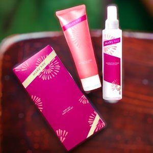 LAST ONE!  Mandarin Blooms Body Care Set - Limited Edition Mary Kay